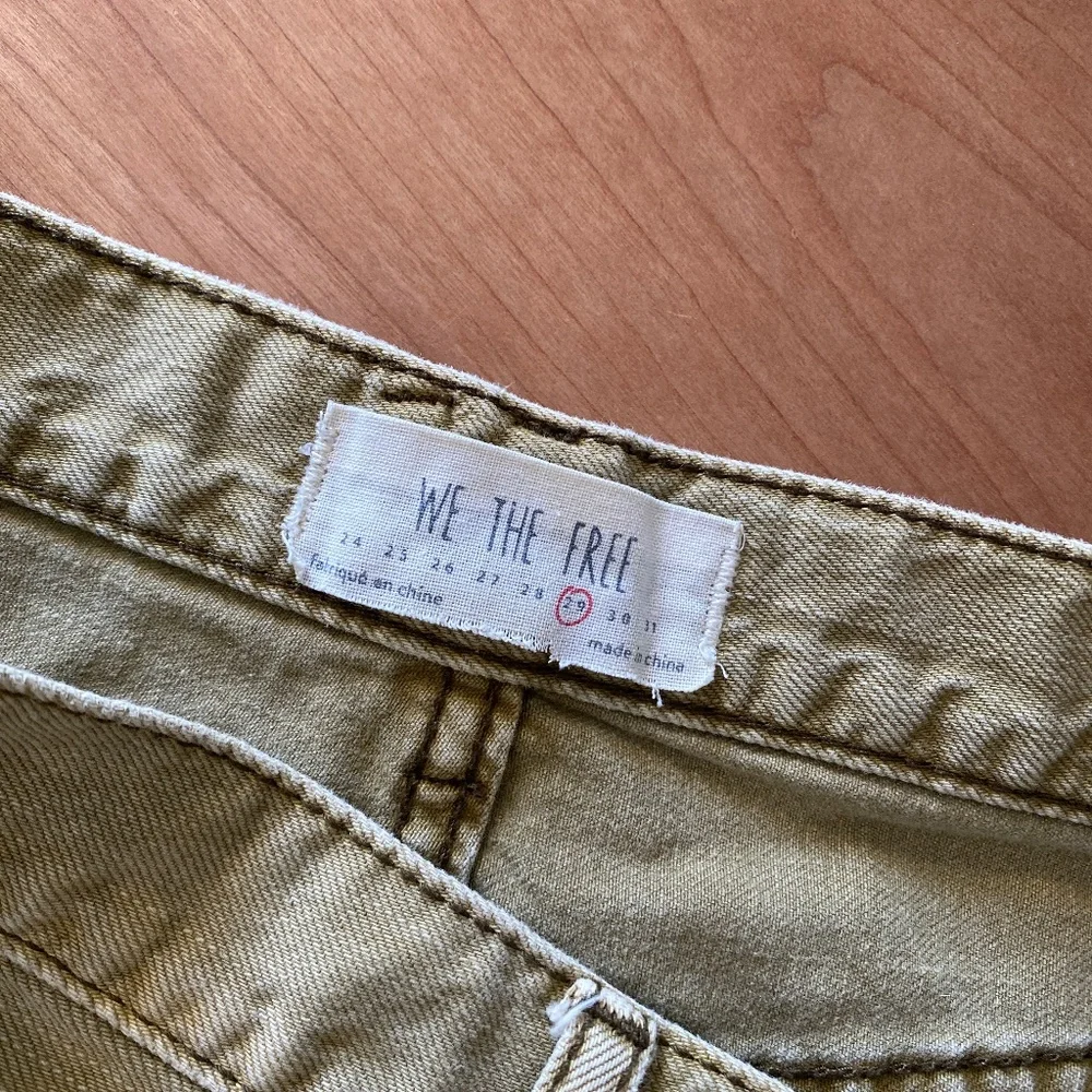 Free People We The Free Soft and Relaxed Cutoff in Moss (Size 29) - Picture 4 of 10